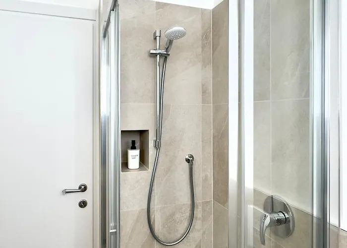 דירה Rosselli Apartment,