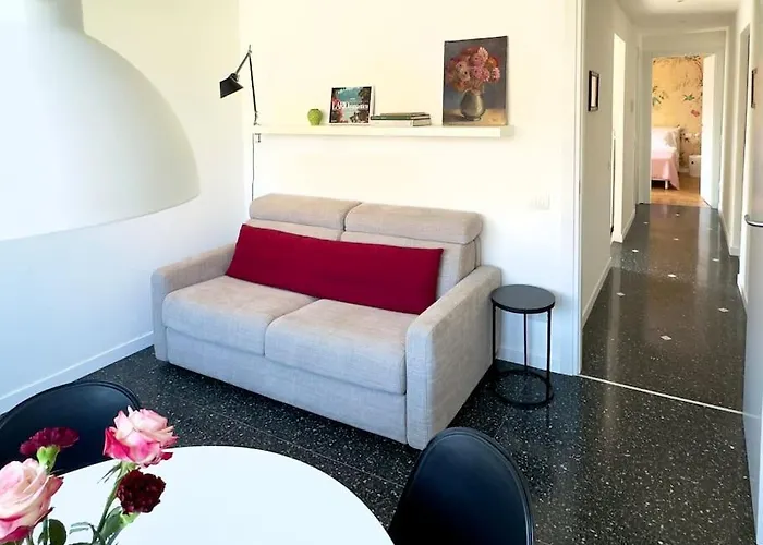 דירה Rosselli Apartment, *